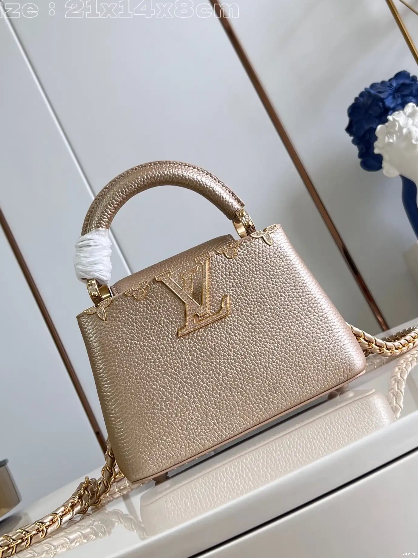 LOUIS MINI-21*14*8CM VUITTON CAPUCINES 0409